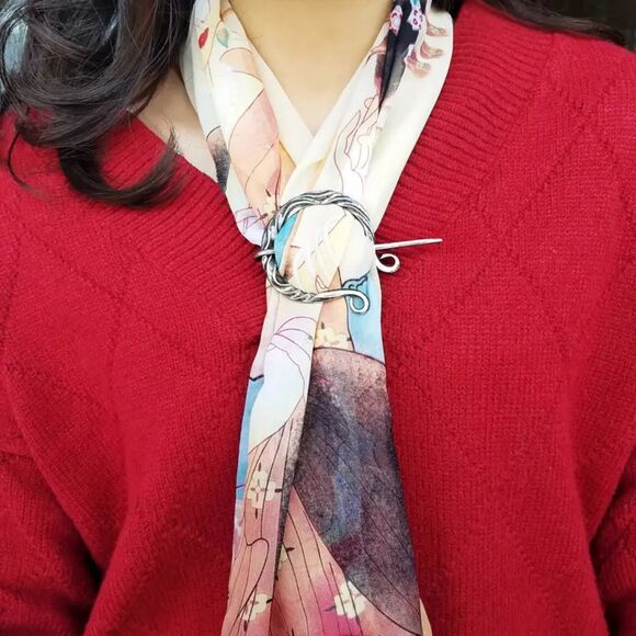 Gold Viking Penannular Brooch – 2.5" Cloak Pin for Kilt, Cape, or Costume - Picture 3 of 3